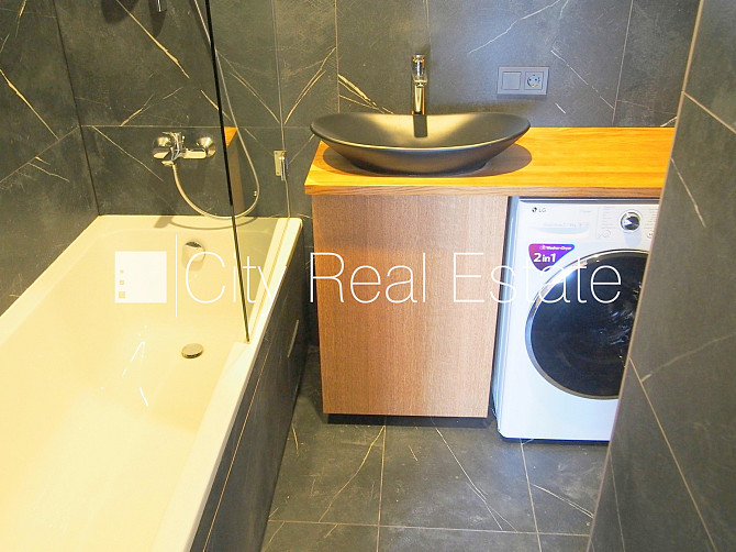Fasādes māja, renovēta māja, slēgts pagalms, ieeja no ielas, ir lifts, kāpņu telpa pēc Rīga - foto 11