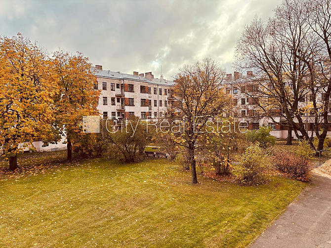 Zeme īpašumā, fasādes māja, ķieģeļu mūra sienas, labiekārtota apzaļumota teritorija, Rīga - foto 10