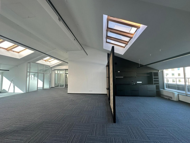 Modern open-plan office on the 6th and 7th floors of the building  The office is spread over two lev Рига - изображение 13