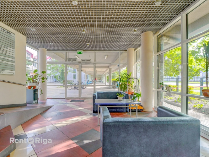 Просторное, светлое офисное помещение площадью 77.3 м2. Здание расположено в 2 Рига - изображение 17