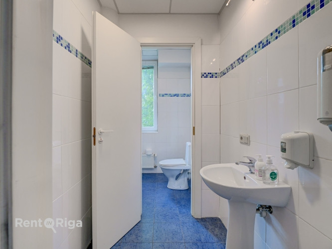 Просторное, светлое офисное помещение площадью 77.3 м2. Здание расположено в 2 Рига - изображение 14