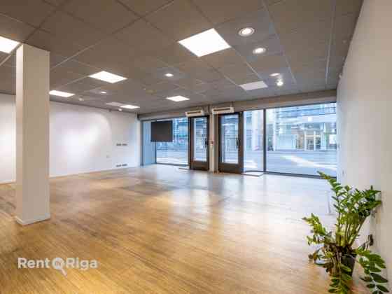 Nomai tiek piedāvāts ērtas un funkcionāli pievilcīgas telpas Rīgas centrā. To kopējā platība 188 m2. Rīga