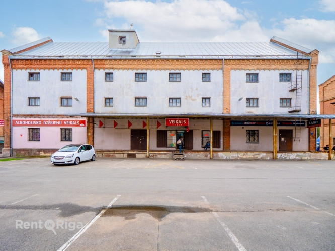 Продаётся отдельно стоящее здание с участком земли в собственности.  Есть Рига - изображение 12