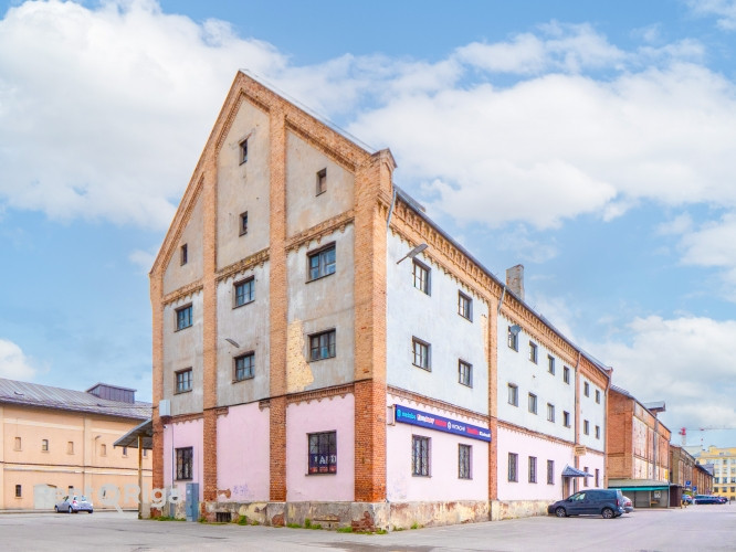 Продаётся отдельно стоящее здание с участком земли в собственности.  Есть Рига - изображение 13