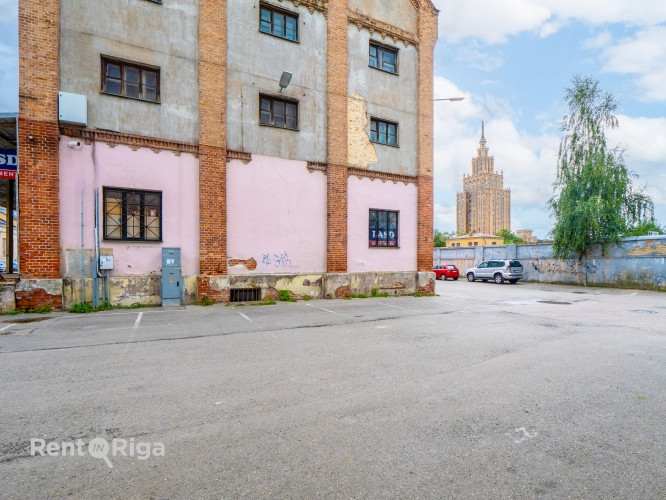Продаётся отдельно стоящее здание с участком земли в собственности.  Есть Рига - изображение 14