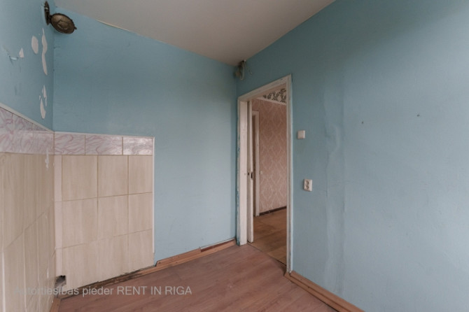 Pārdod neremontētu 3 istabu dzīvokli renovētā mājā. Logi izvietoti uz iekšpagalmu. Četru Rīga - foto 10