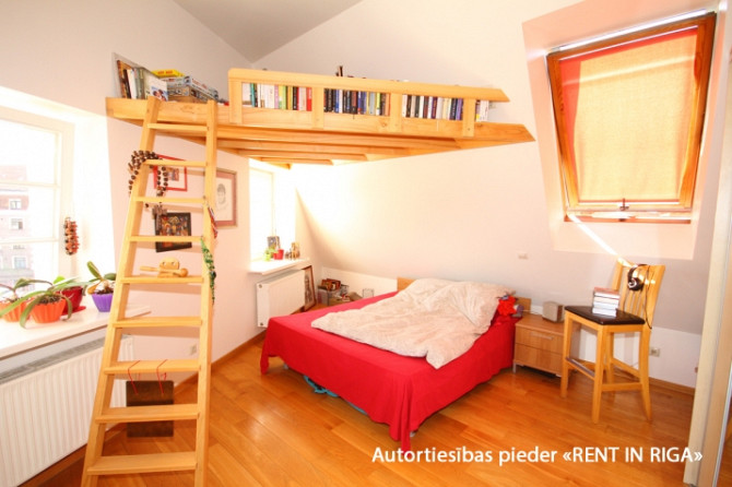 Saules apspīdēts mansarda dzīvoklis pašā Rīgas sirdī  + Renovēta māja; + dzīvoklis ar Rīga - foto 13