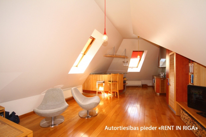 Saules apspīdēts mansarda dzīvoklis pašā Rīgas sirdī  + Renovēta māja; + dzīvoklis ar Rīga - foto 12