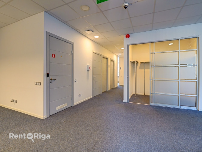 Tiek iznomātas kvalitatīvas biroja telpas ar kopīgo platību 755,10 kvadrātmetri, pilsētas Rīga - foto 16