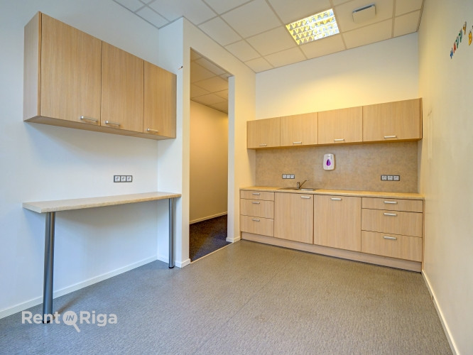 Tiek iznomātas kvalitatīvas biroja telpas ar kopīgo platību 755,10 kvadrātmetri, pilsētas Rīga - foto 18