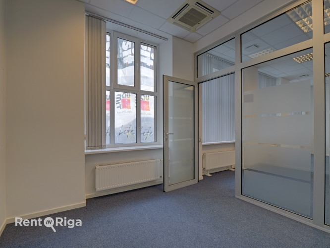 Tiek iznomātas kvalitatīvas biroja telpas ar kopīgo platību 755,10 kvadrātmetri, pilsētas Rīga - foto 11
