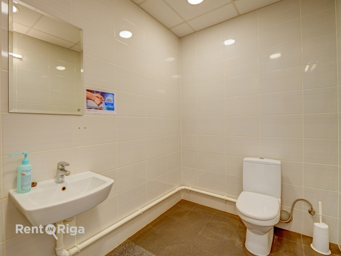 Tiek iznomātas kvalitatīvas biroja telpas ar kopīgo platību 755,10 kvadrātmetri, pilsētas Rīga - foto 15