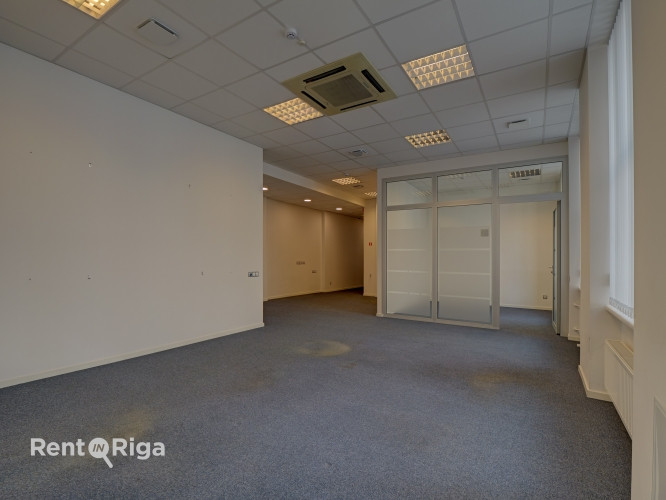 Tiek iznomātas kvalitatīvas biroja telpas ar kopīgo platību 755,10 kvadrātmetri, pilsētas Rīga - foto 12