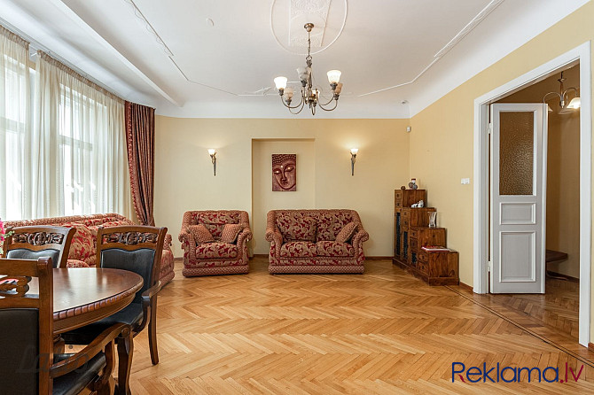 Pārdod elegantu 5-istabu dzīvokli fasādes mājā Rīgas centrā. Rekonstruētā ēka ir celta Rīga - foto 2