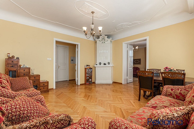 Pārdod elegantu 5-istabu dzīvokli fasādes mājā Rīgas centrā. Rekonstruētā ēka ir celta Rīga - foto 4